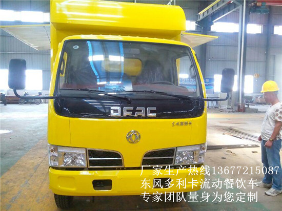 東風(fēng)多利卡流動(dòng)餐飲車(chē)甘肅雷總前來(lái)提車(chē)