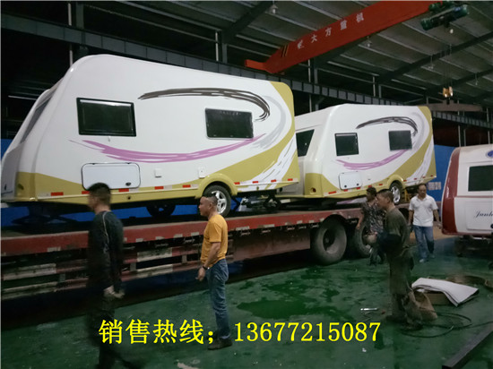 安徽王總一行在我公司定制拖掛房車(chē)正式交付使用
