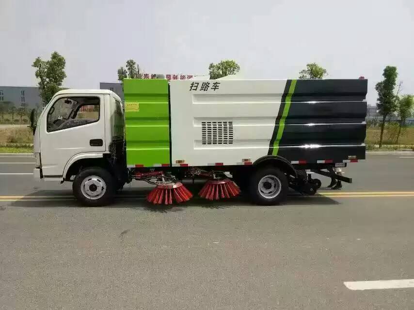 東風(fēng)多利卡干式掃路車(chē)