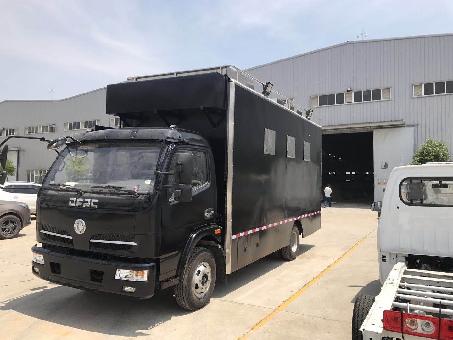 東風(fēng)多利卡炊事車(chē)